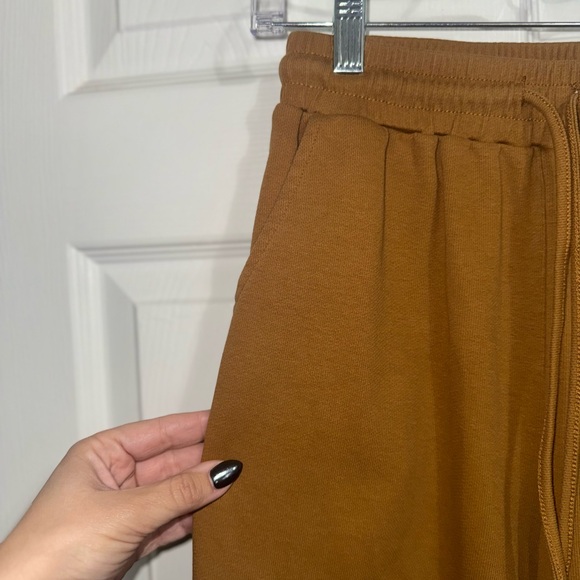 Listicle Tan Lounge Set size S - Picture 3 of 8